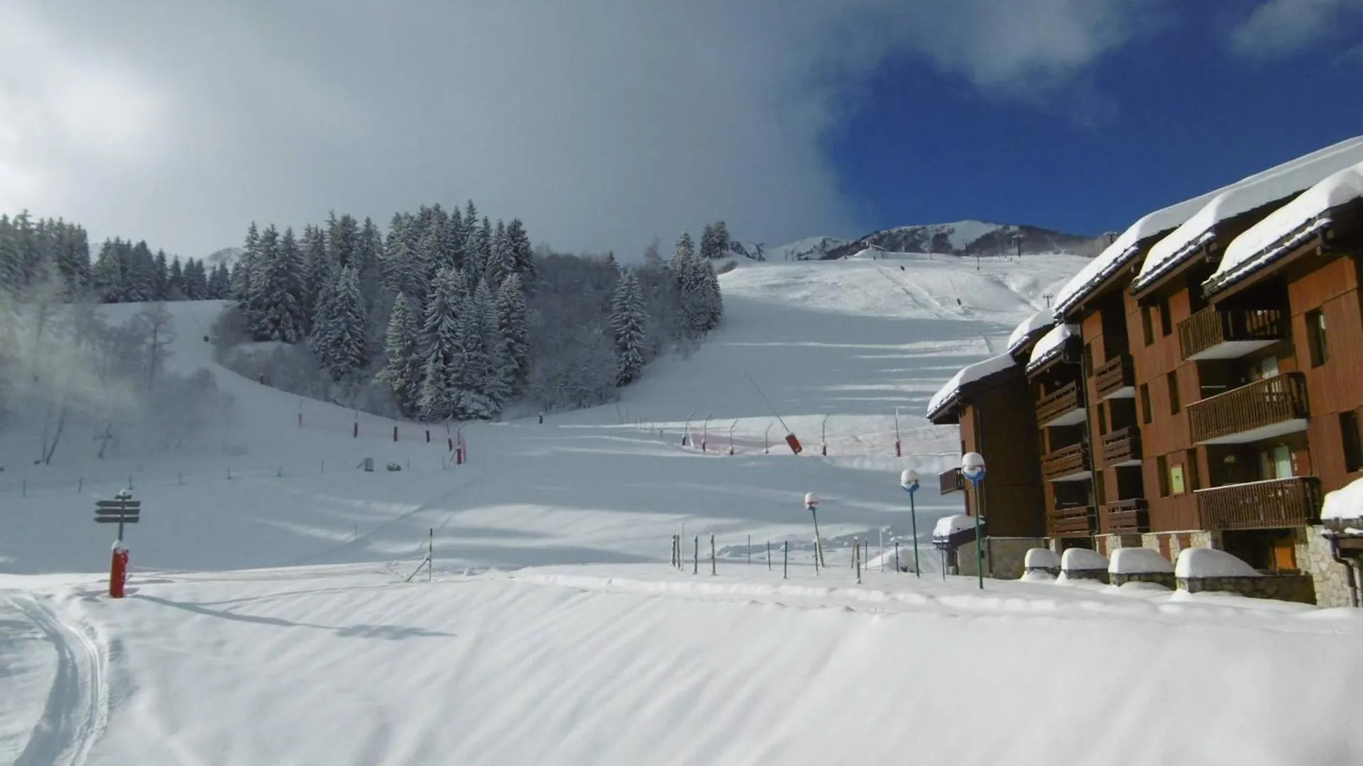 2P Au Pied Des Pistes, 2 Balcons, Lumineux, Proche Ecole De Ski Et Commerces, Animaux Permis - Fr-1-356-301 Valmorel 0*,  France
